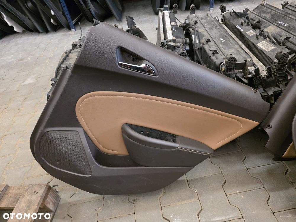 OPEL ASTRA J IV KOMBI TAPICERKA DRZWI BOCZKI PRZÓD TYŁ KOMPLET BRĄZOWE - 4