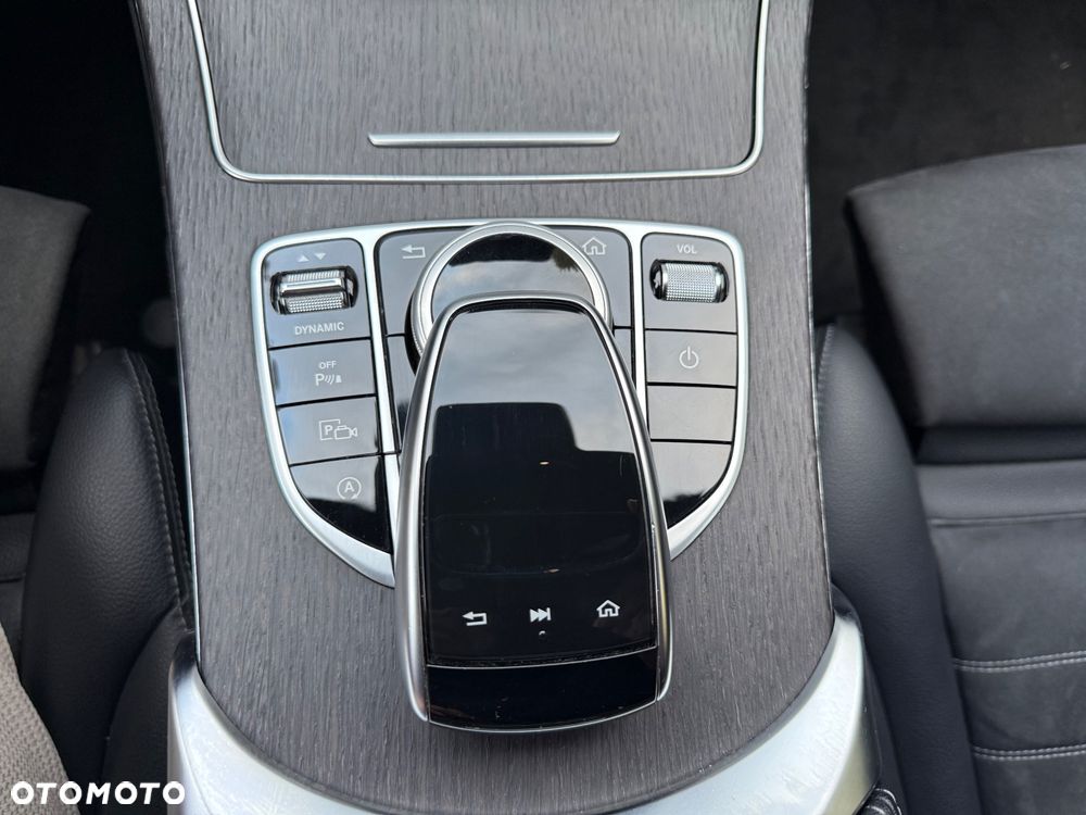 Mercedes-Benz Klasa C 300 d 4MATIC 9G-TRONIC - 24