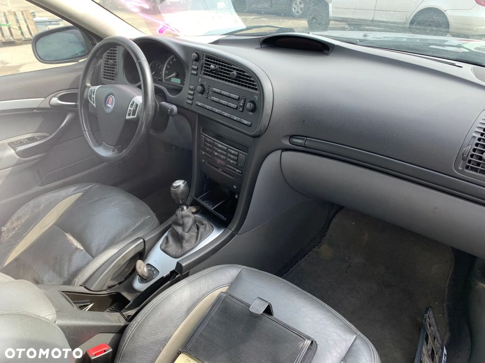 SAAB SPORT 2003 *SAMOCHÓD NA CZĘŚCI* 4963 MASKA, LAMPA, DRZWI, LUSTERKO, ZDERZAK, GRILL, BŁOTNIK, KLAPA, BELKA, DESKA, FOTELE, KANAPA, ĆWIARTKA KIEROWNICA, TARCZE, ZACISKI, ZAWIESZENIE, KOMPLETNY PRZÓD, KOMPLETNY TYŁ, LICZNIK, ZEGARY, PRAWE LEWE PRZÓD TYŁ - 5