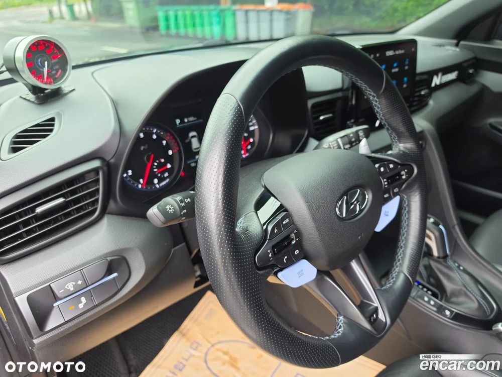 Hyundai Veloster - 12