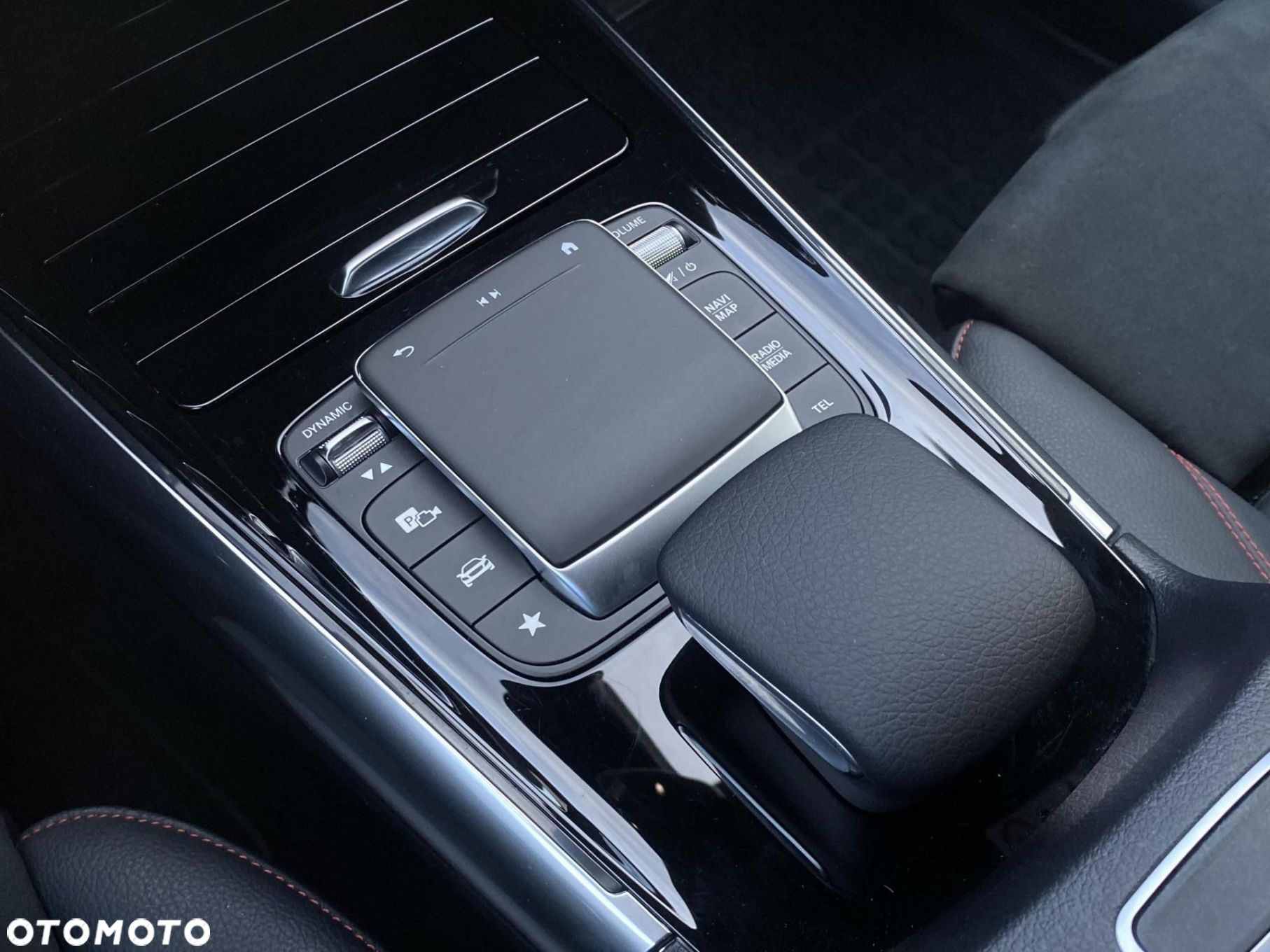 Mercedes-Benz GLA - 14