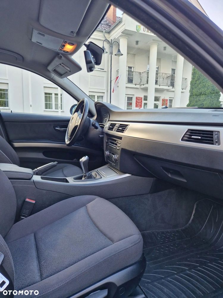 BMW Seria 3 318d - 25
