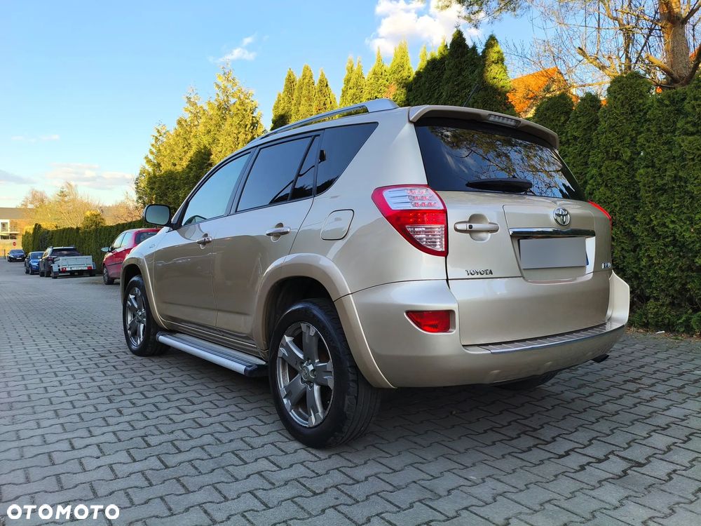 Toyota RAV4 - 6