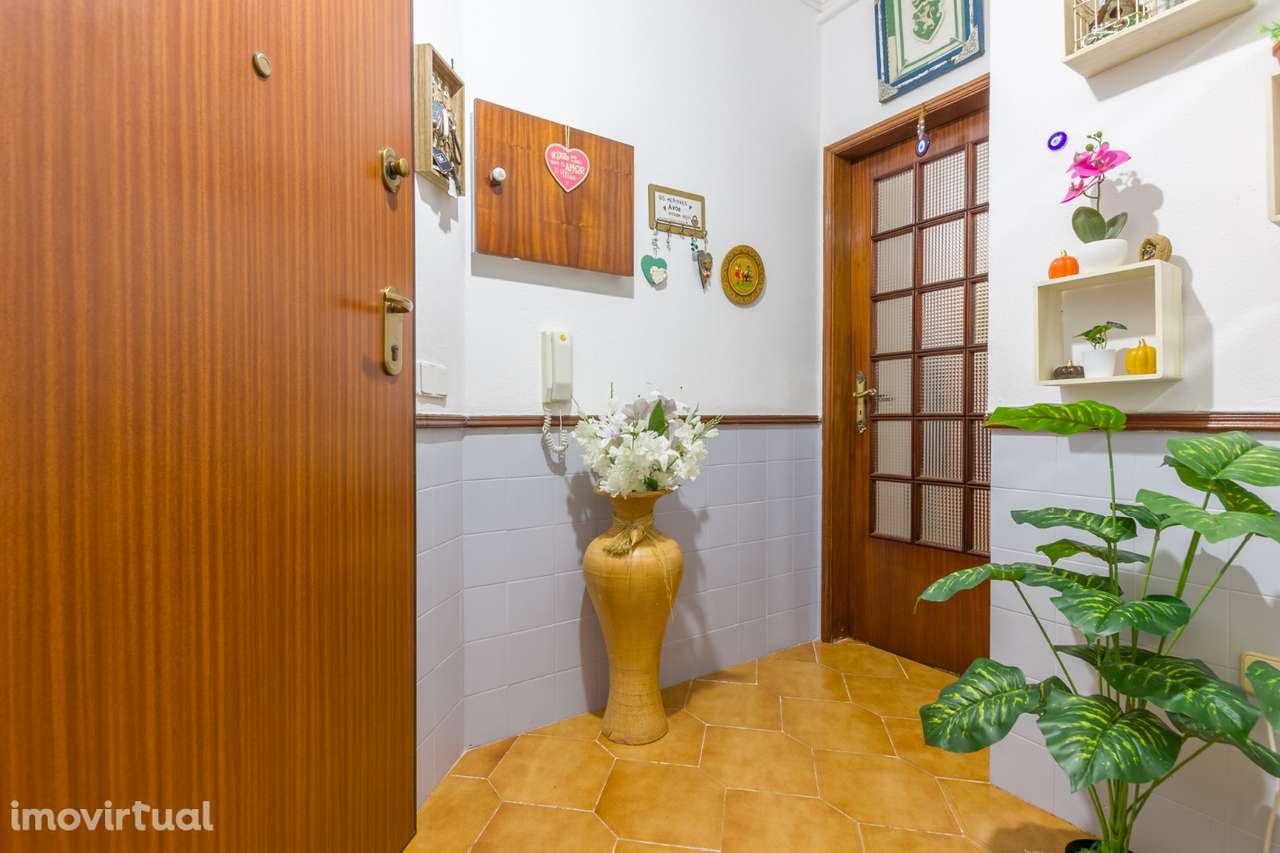 Maravilhoso T2 na Baixa da Banheira - Grande imagem: 2/19