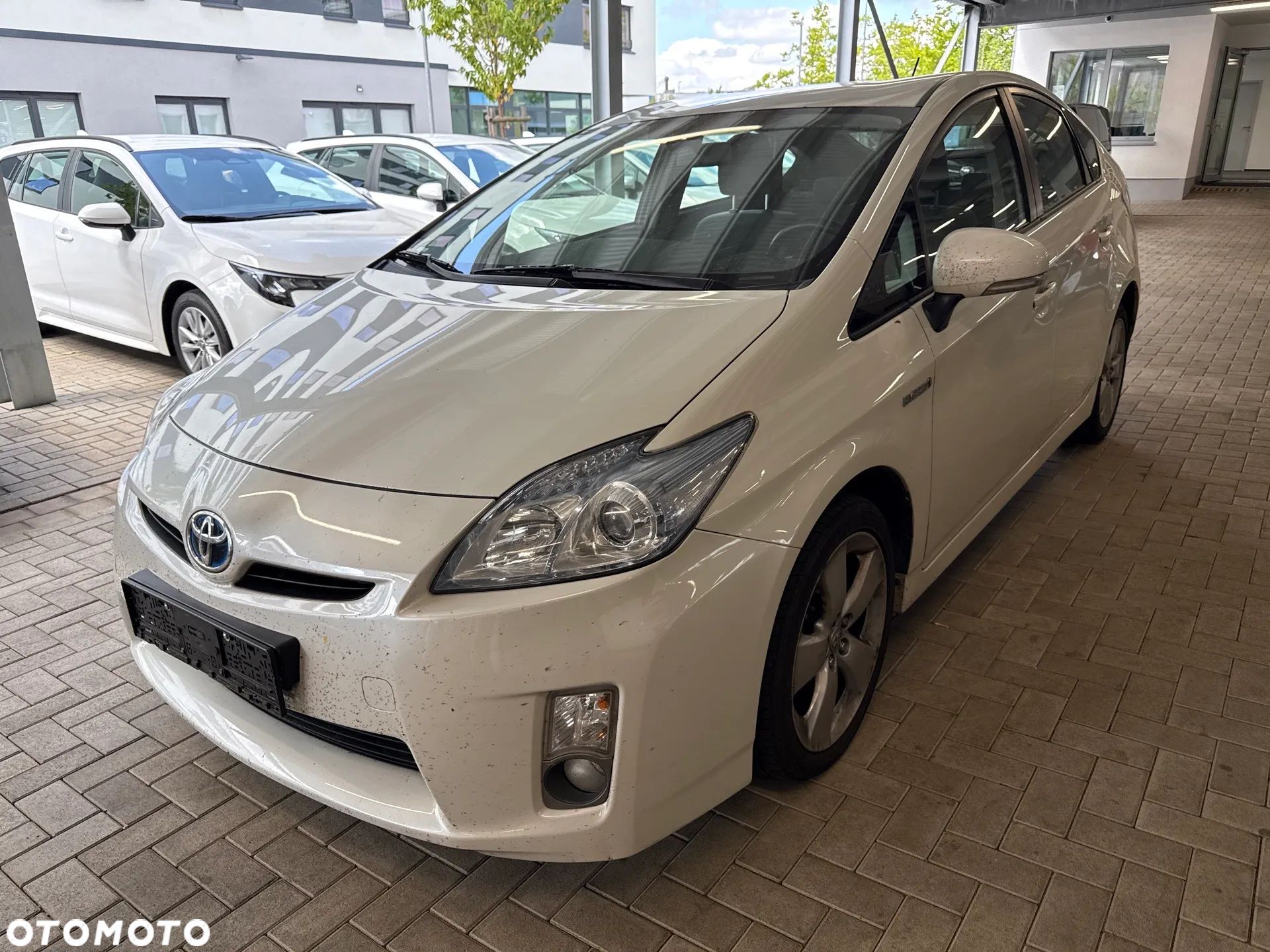 Toyota Prius (Hybrid) Life - 1