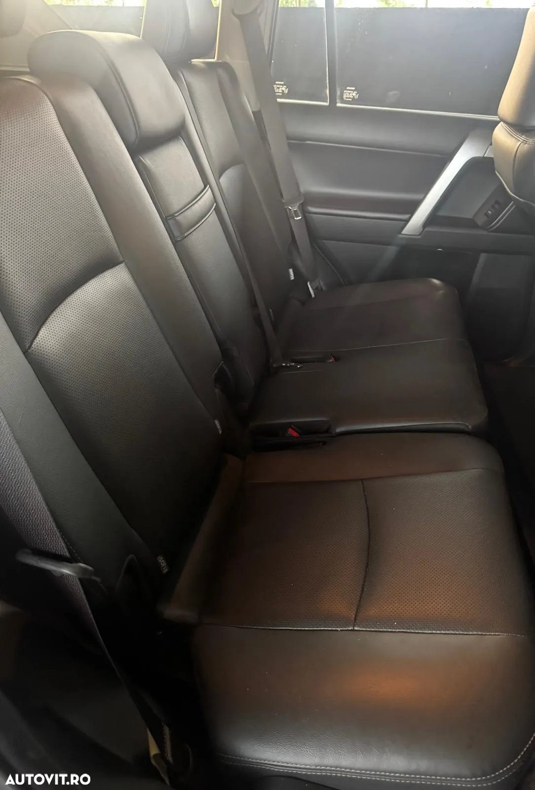 Toyota Land Cruiser - 4