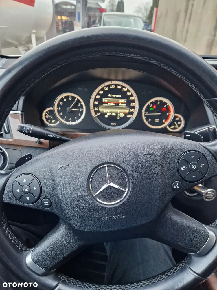 Mercedes-Benz Klasa E 220 CDI DPF BlueEFFICIENCY 7G-TRONIC Elegance - 4