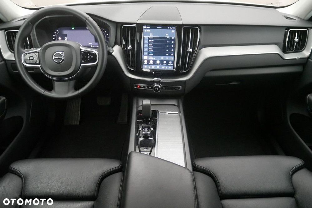 Volvo XC 60 B4 D AWD Plus Dark - 8