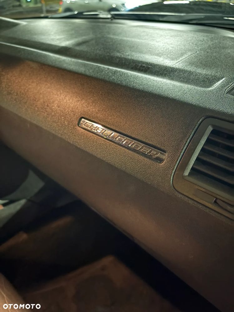 Dodge Challenger - 25