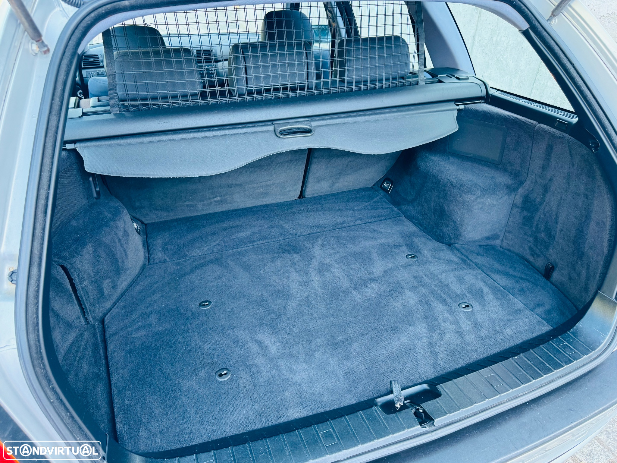 BMW 318 i Touring - 12