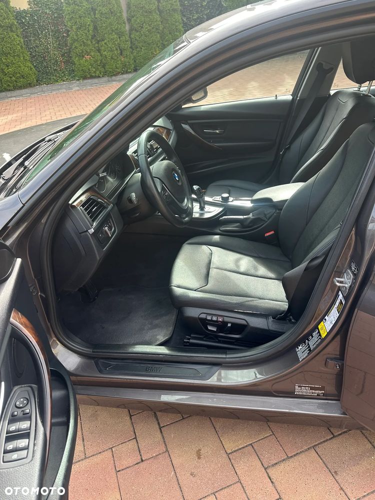 BMW Seria 3 328i xDrive - 24