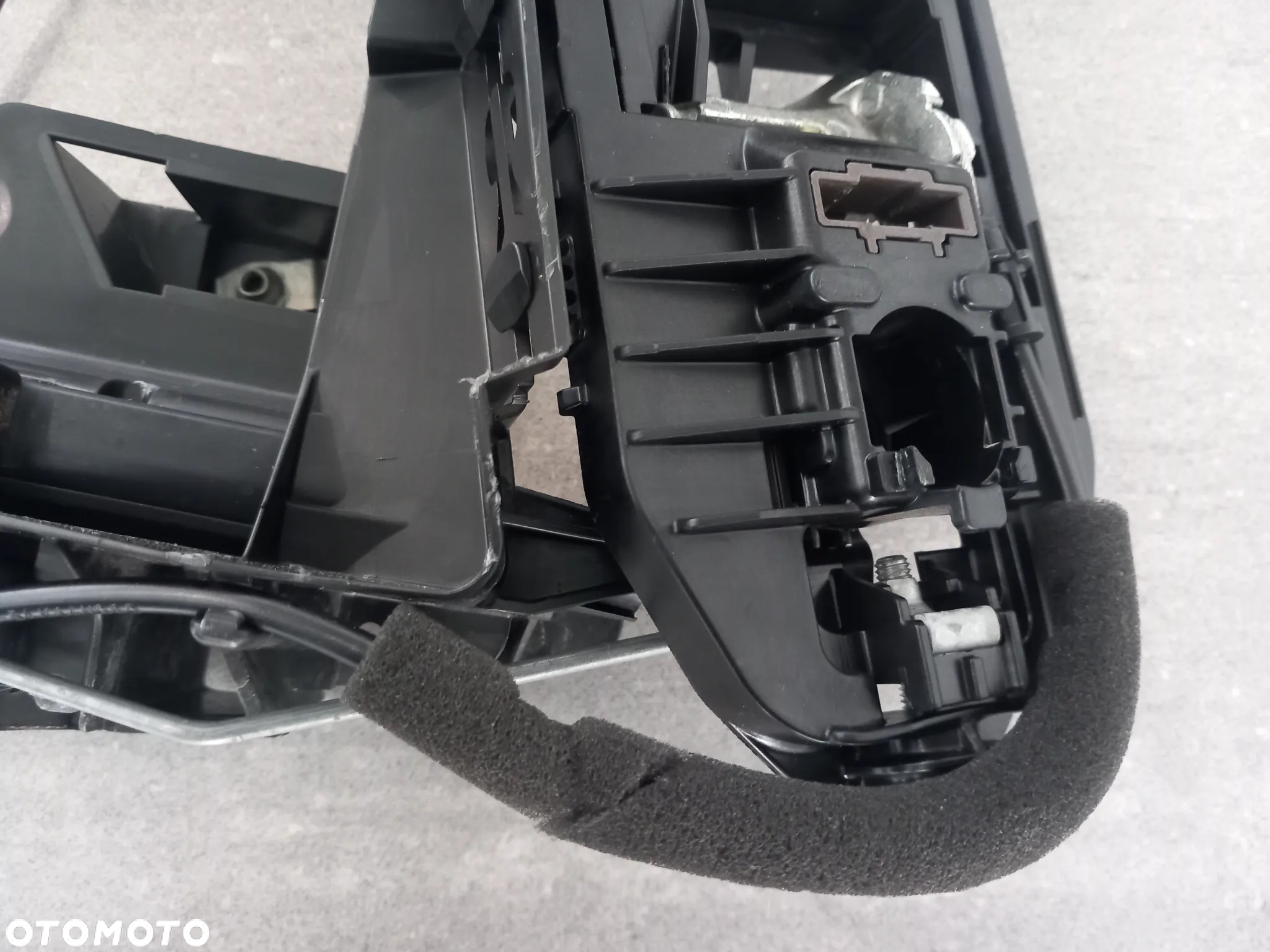 Kompletny zamek drzwi przód lewy Ford Focus, Kuga, Mondeo, Transit/Tourneo Courier 2070970 - 2