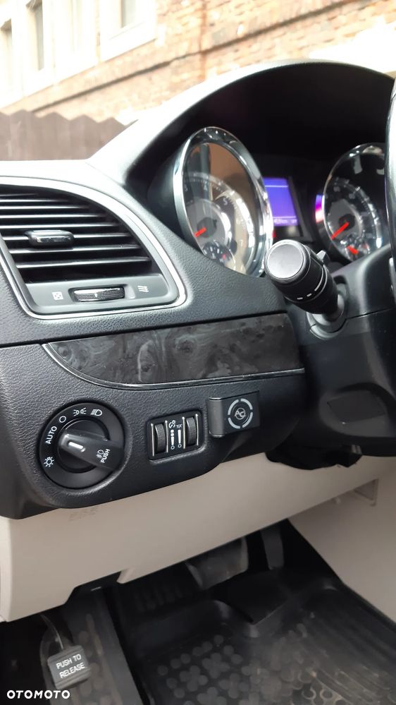 Chrysler Town & Country 3.6 Touring - 25