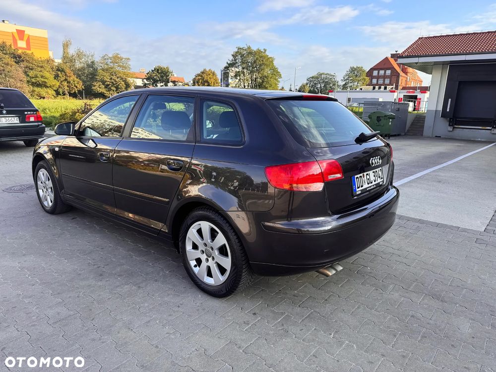 Audi A3 Sportback 1.9 TDI DPF Attraction - 4