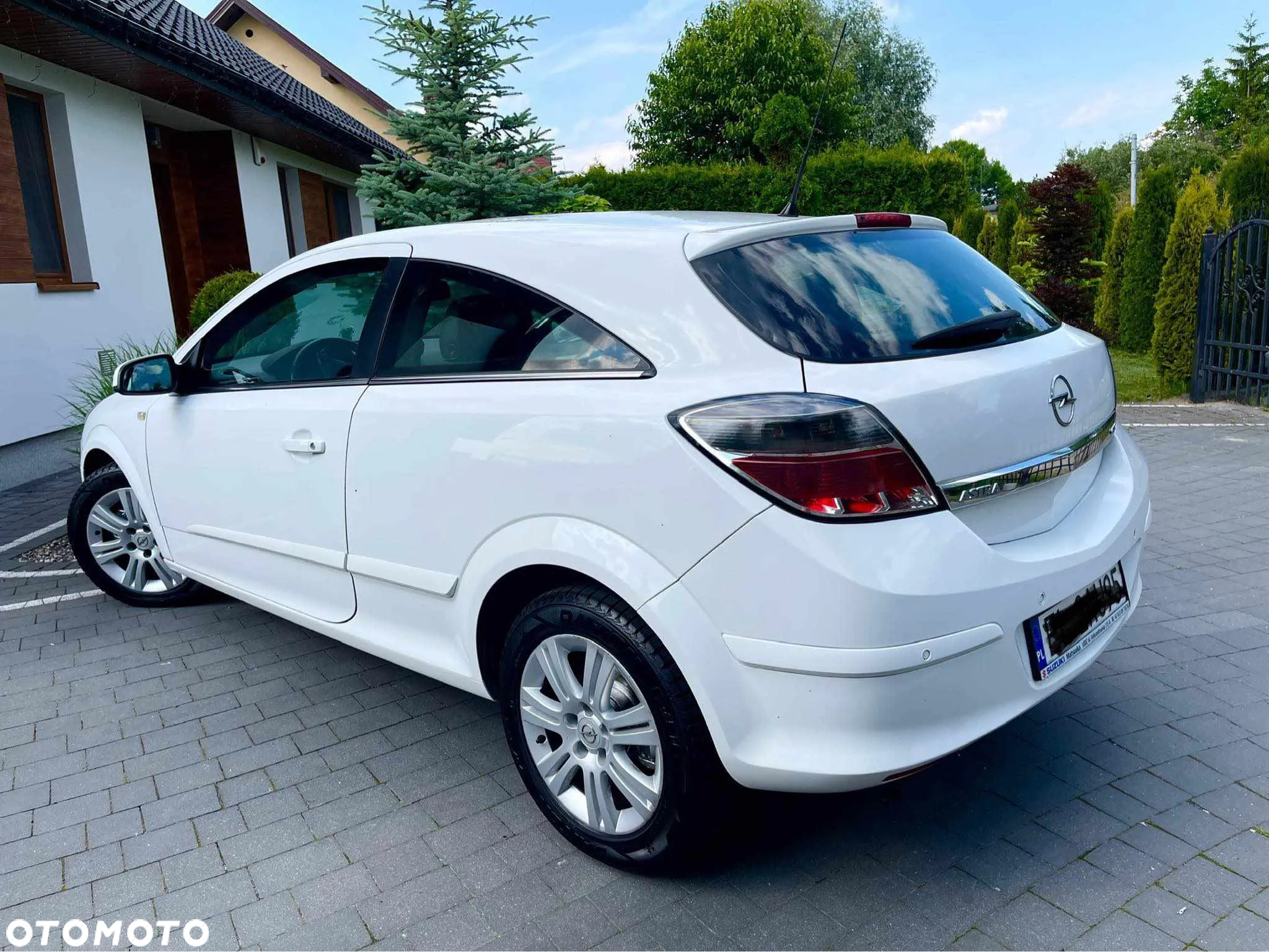 Opel Astra III GTC 1.6 Cosmo - 3