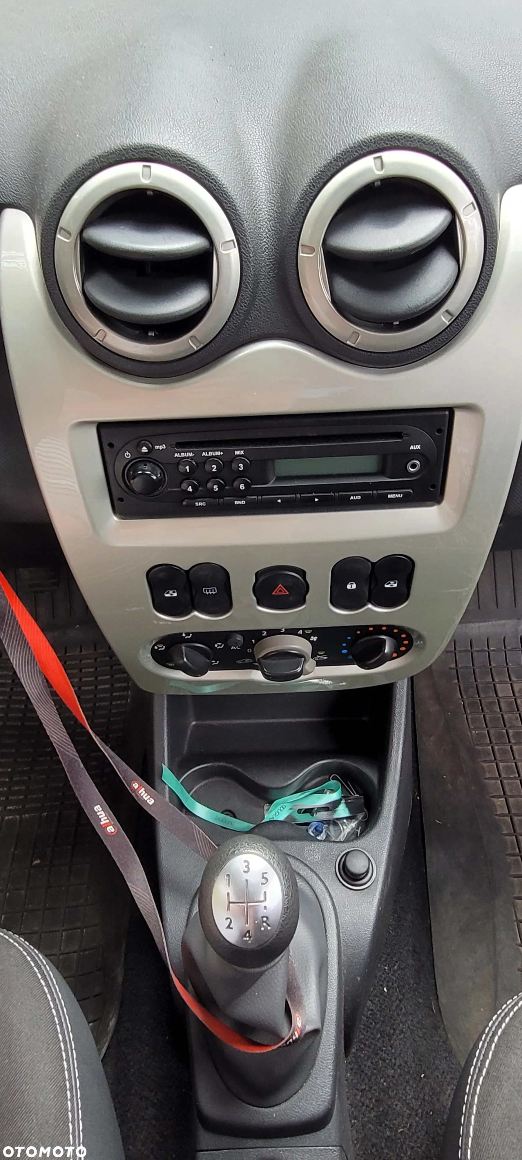 Dacia Logan MCV 1.6 16V Laureate - 9