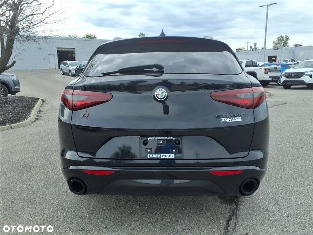 Alfa Romeo Stelvio - 9