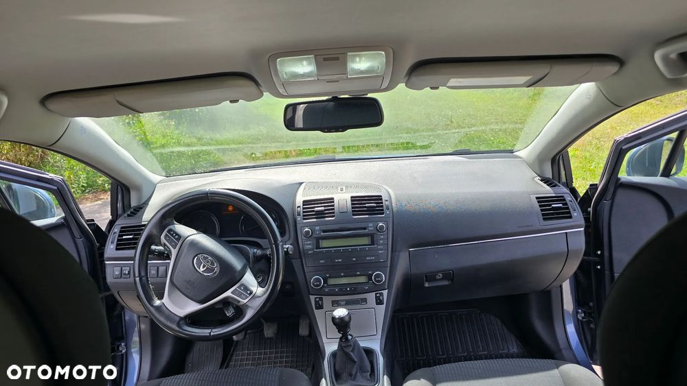Toyota Avensis 1.8 Sol - 12