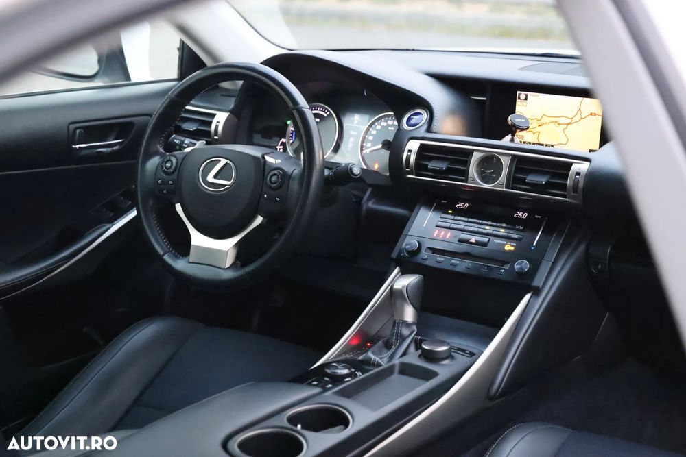 Lexus Seria IS 300h Aut. Executive - 6
