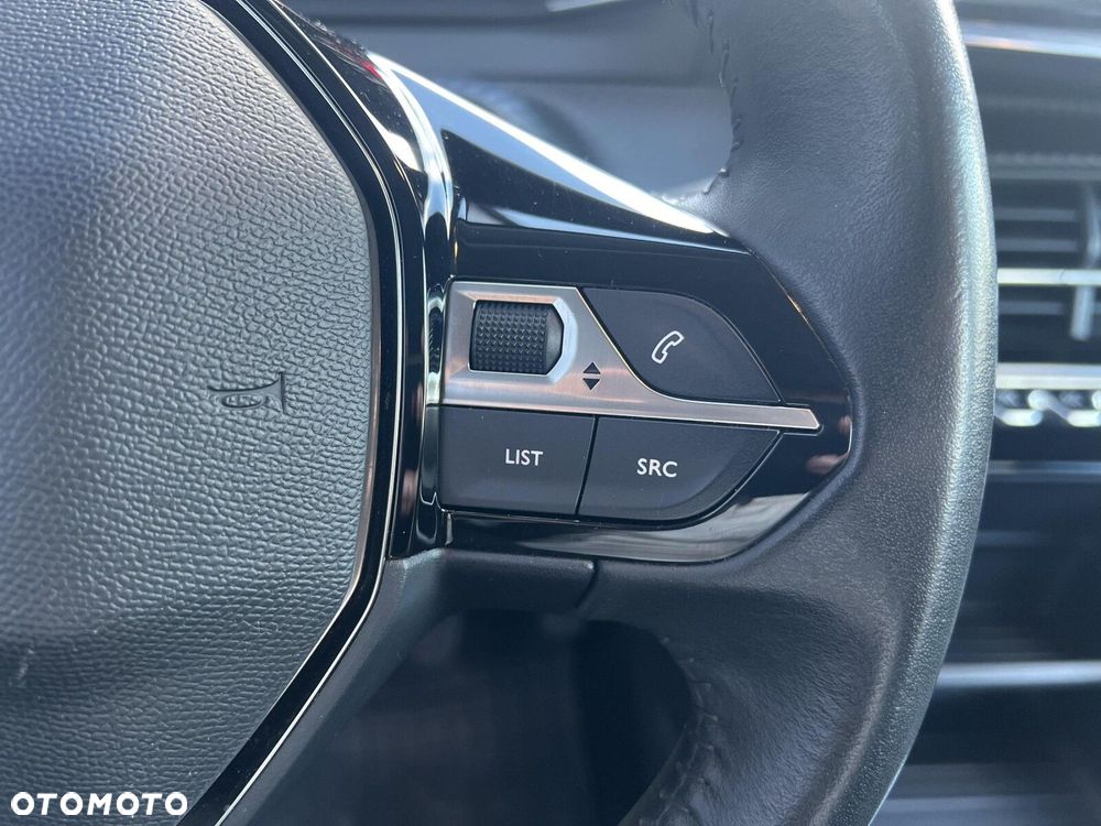 Peugeot 208 - 22