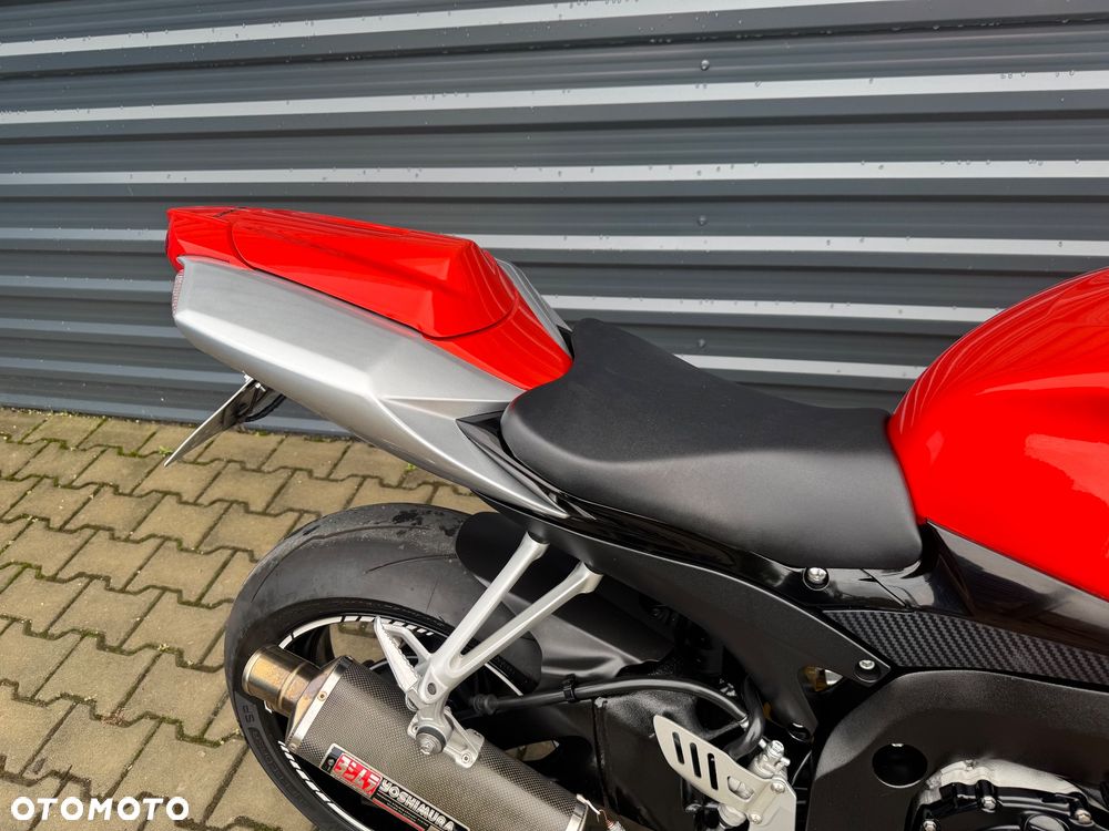 Suzuki GSX-R - 15