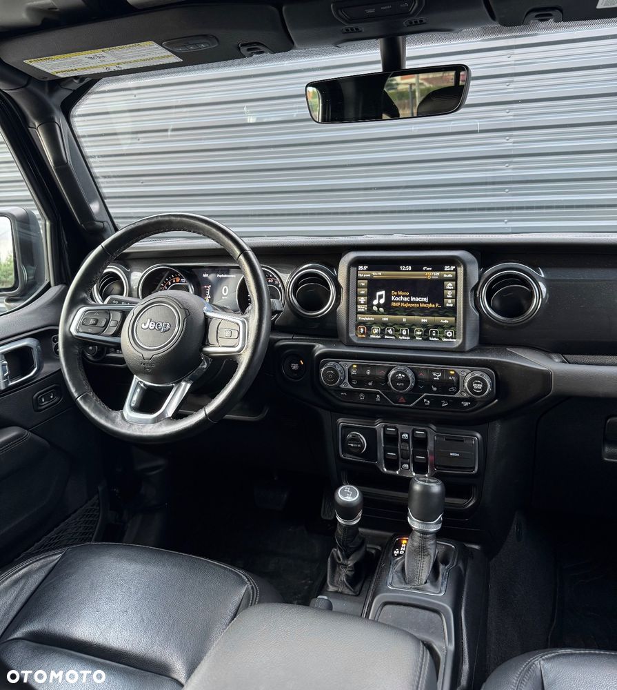 Jeep Wrangler - 8