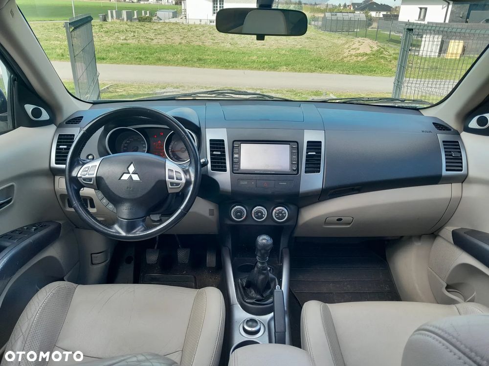 Mitsubishi Outlander 2.0 DI-D 4WD Instyle - 18