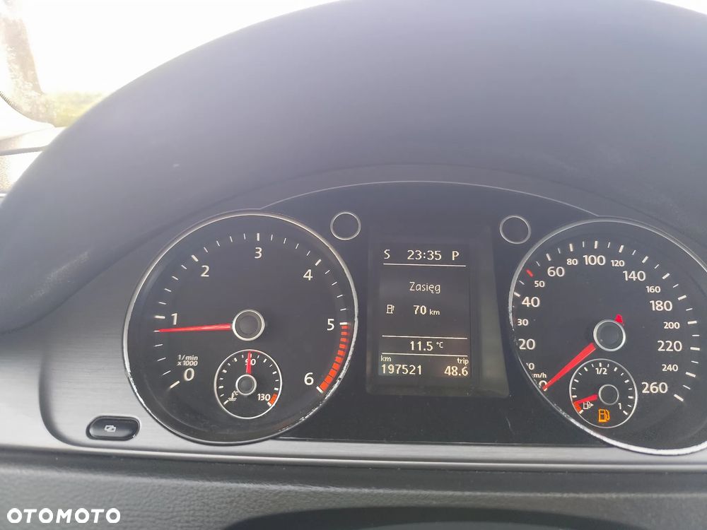 Volkswagen Passat 2.0 TDI Sportline DSG - 24