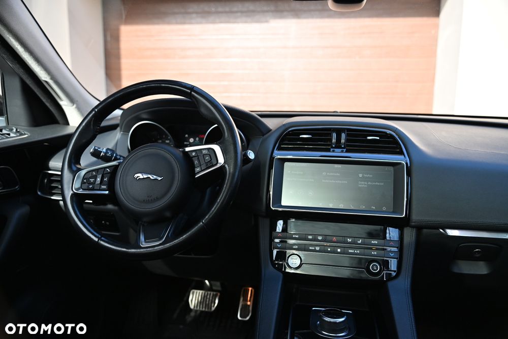 Jaguar F-Pace - 10