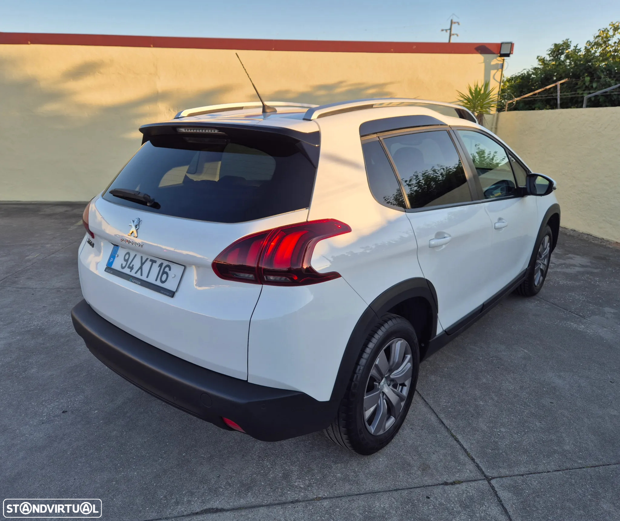 Peugeot 2008 1.2 PureTech Style - 19
