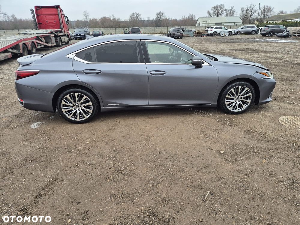 Lexus ES 300h Business Line - 9