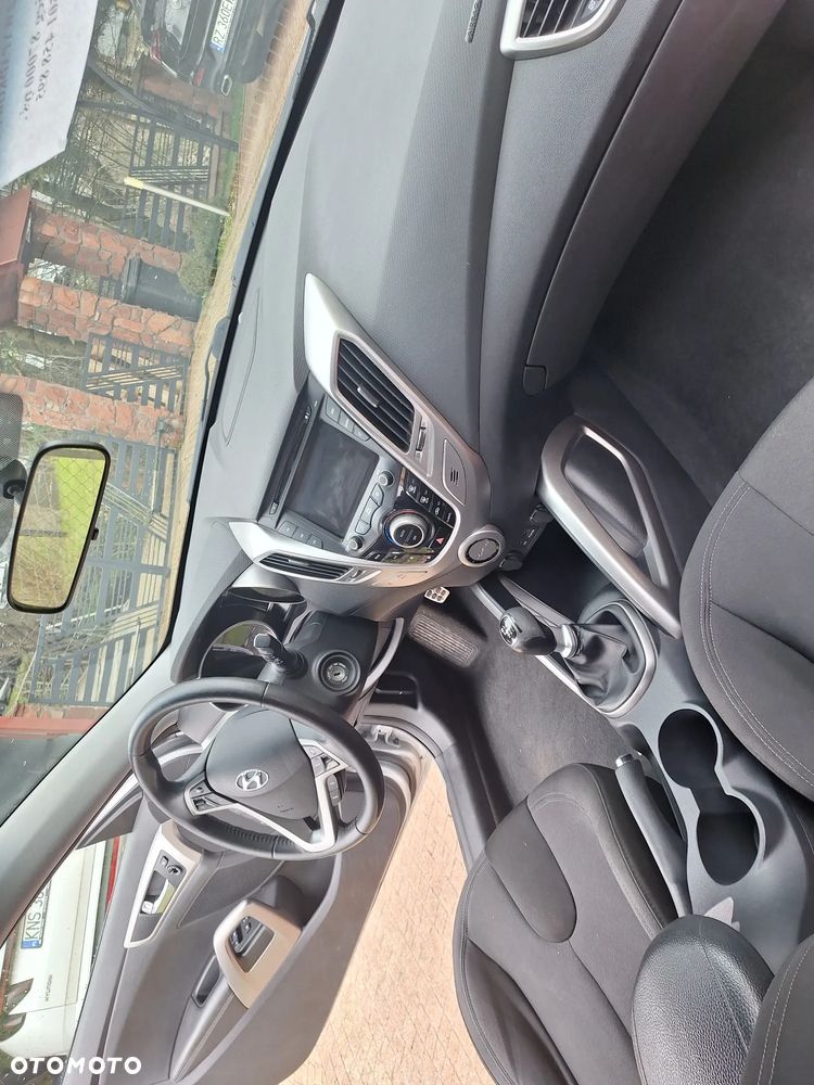 Hyundai Veloster 1.6 GDI Comfort - 11
