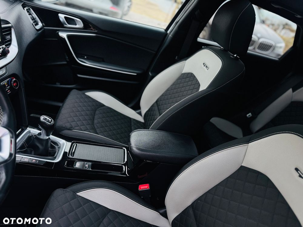 Kia ProCeed 1.5 T-GDI GT Line - 10