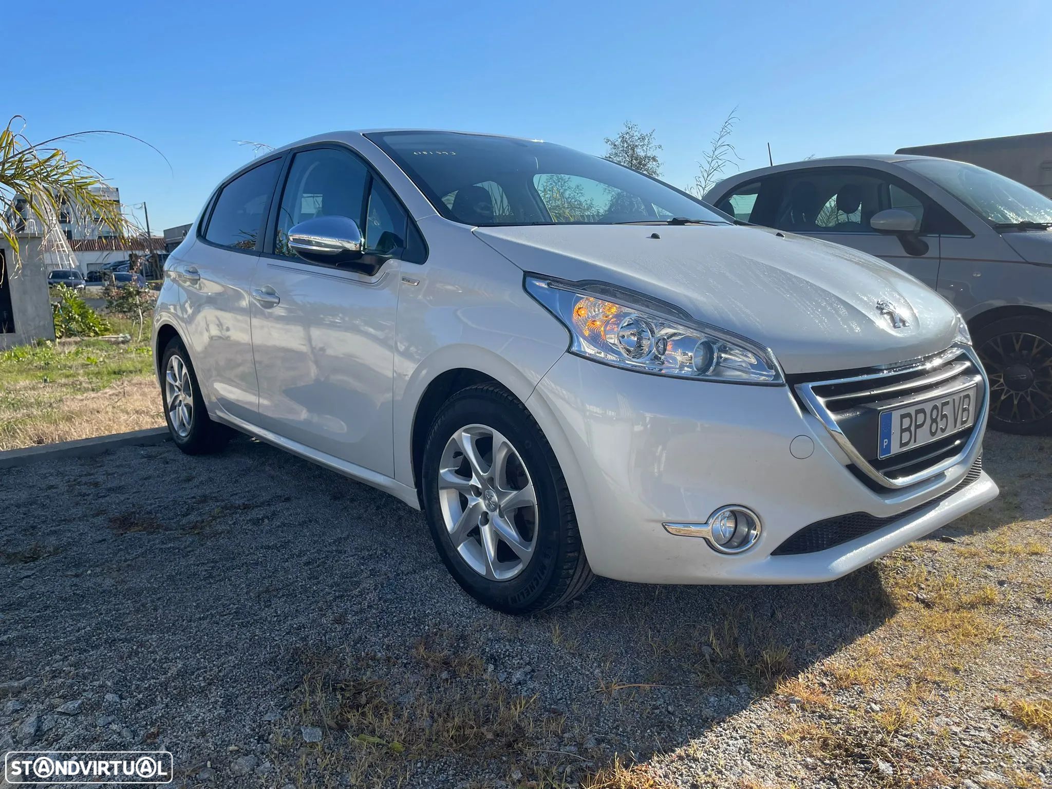 Peugeot 208 - 1