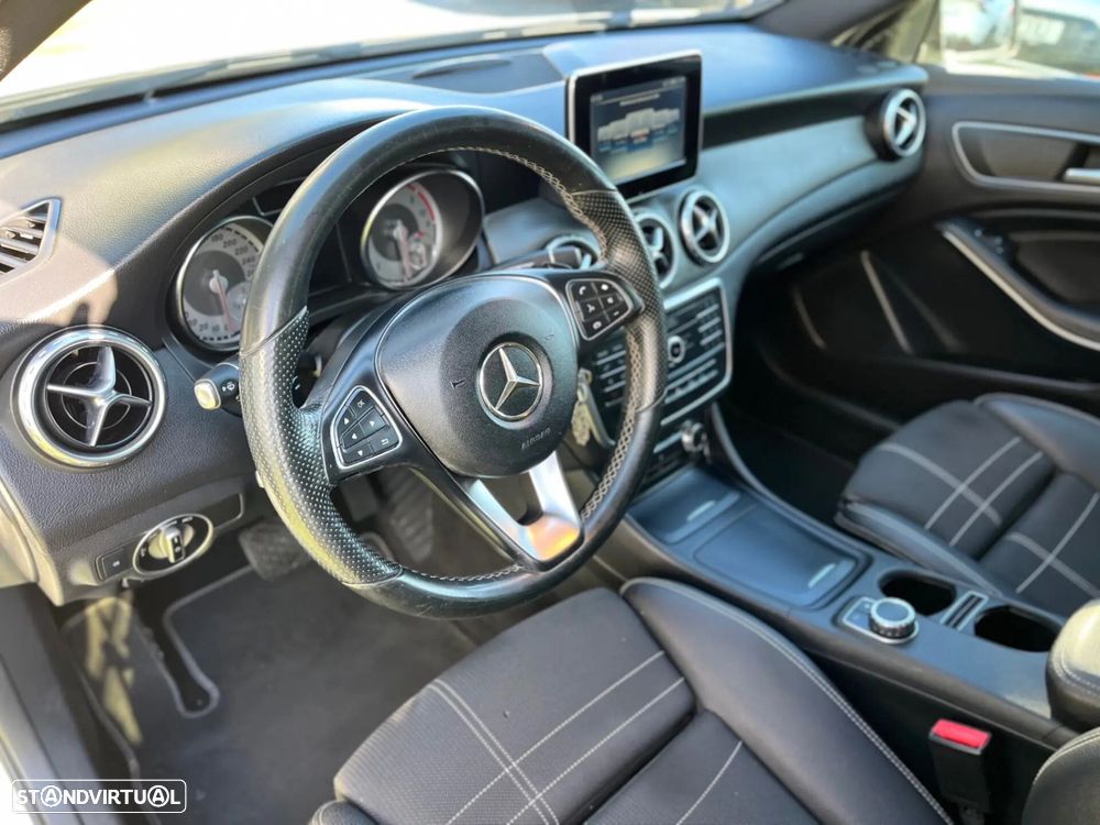 Mercedes-Benz GLA 200 d Aut. - 12