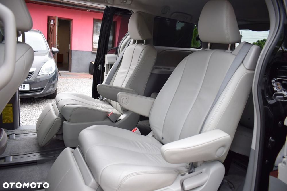 Toyota Sienna - 11