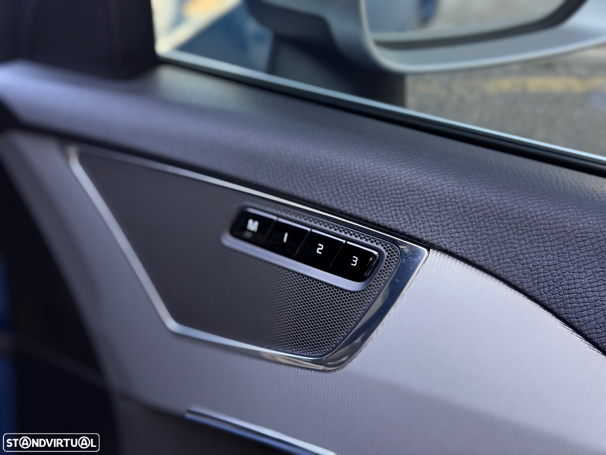 Volvo XC 90 D5 AWD Geartronic RDesign - 26