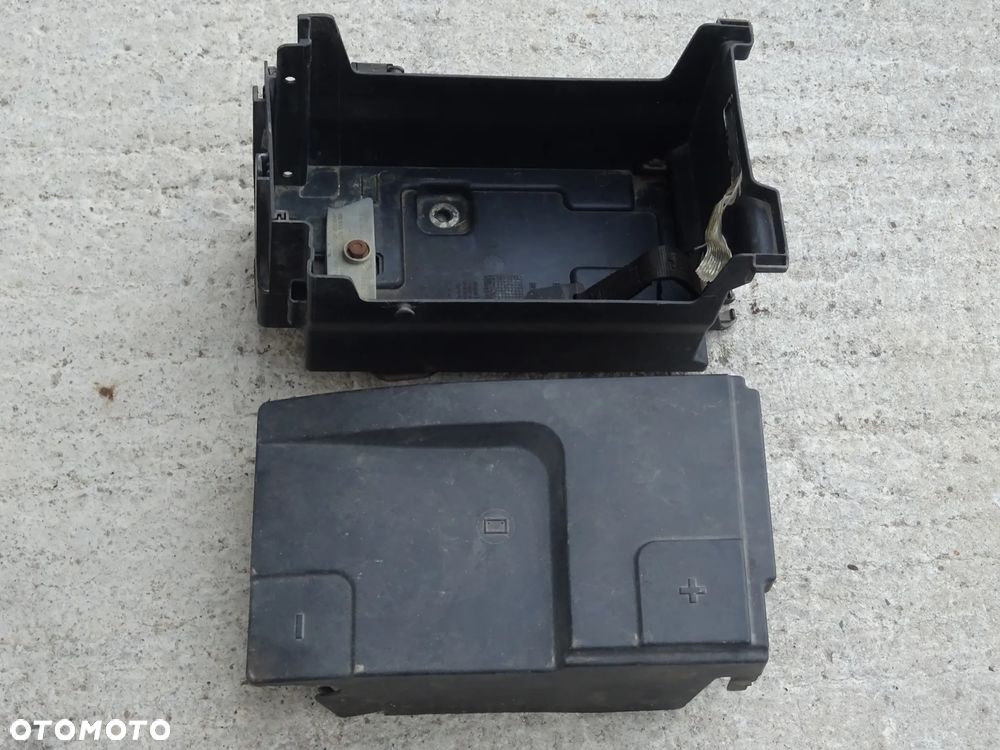 OBUDOWA SKRZYNKA POKRYWA NA AKUMULATOR PODSTAWA OPEL INSIGNIA A 2,0 2,8 1,6T 1,4T - 1