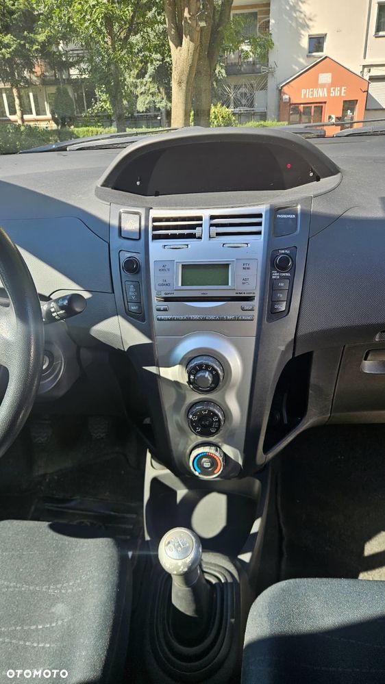 Toyota Yaris - 10