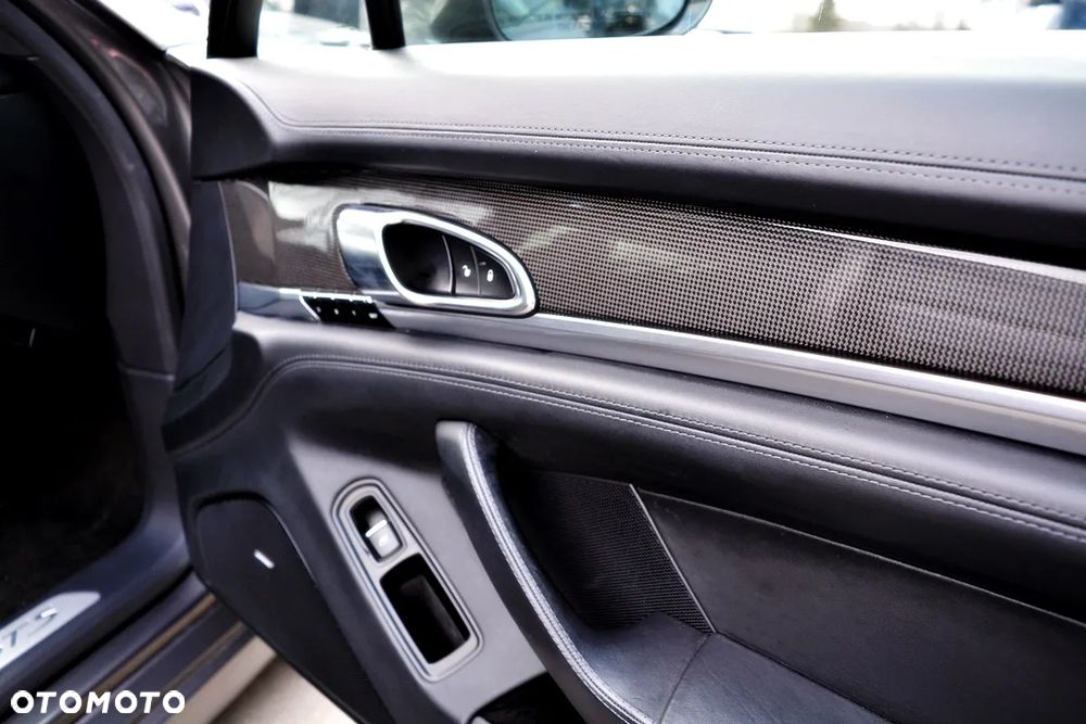 Porsche Panamera GTS - 33