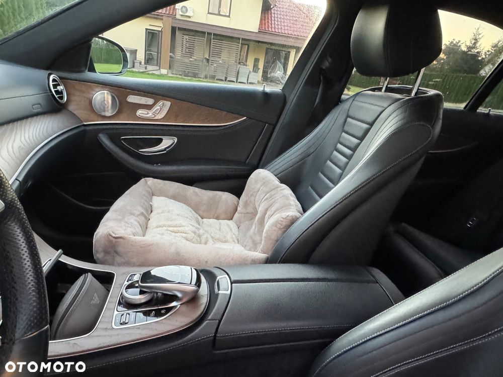 Mercedes-Benz Klasa E 400 4-Matic 9G-TRONIC - 23