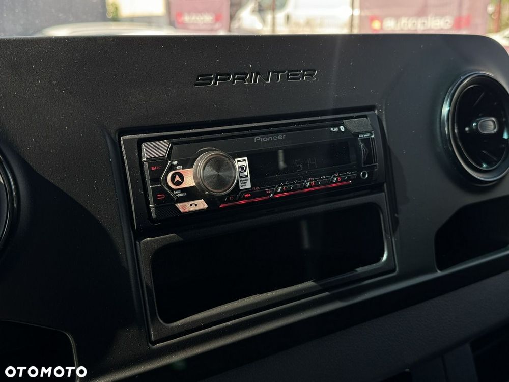 Mercedes-Benz Sprinter - 23