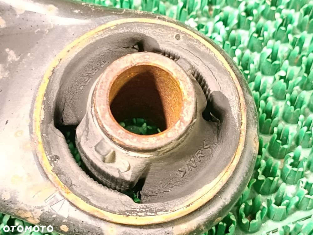 TOYOTA YARIS 11-19r Wahacz Przód Prawy Lewy - 2