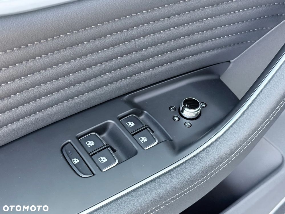 Hongqi HS5 2.0T Executive AWD - 22