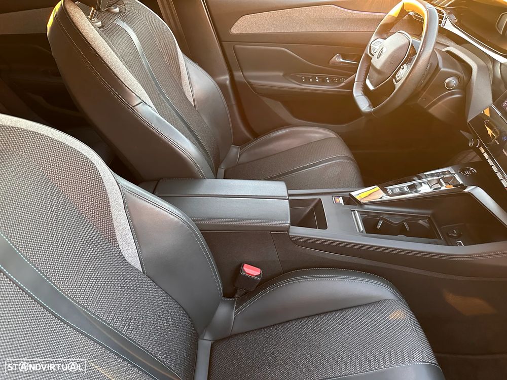 Peugeot 308 1.6 Hybrid Allure Pack e-EAT8 - 31
