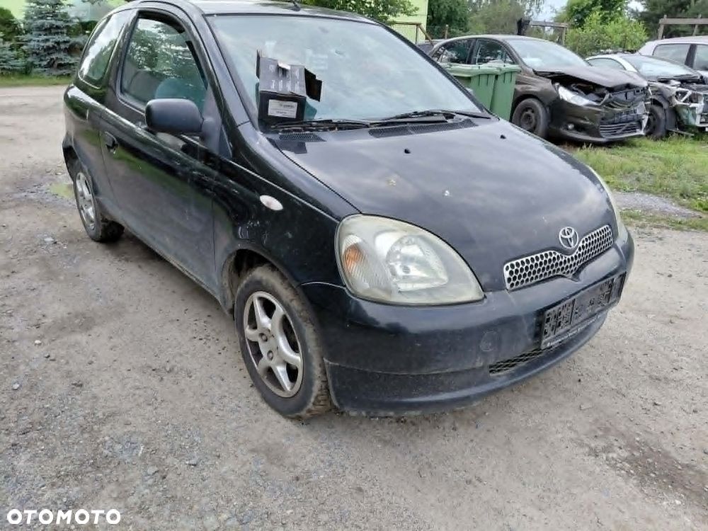 Części Toyota Yaris 3-drzwi 2002r 1.3 BENZYNA - 2
