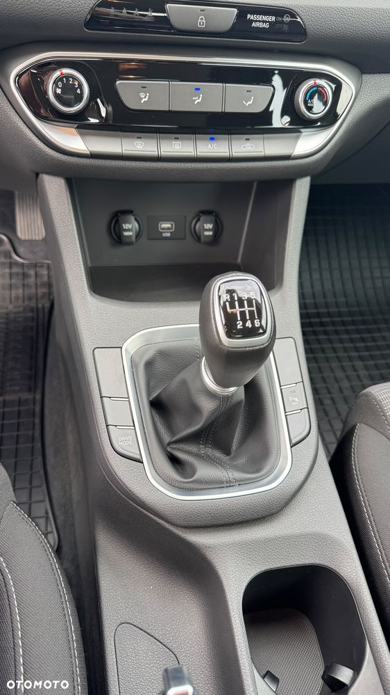 Hyundai i30 1.5 T-GDI 48V Modern - 9
