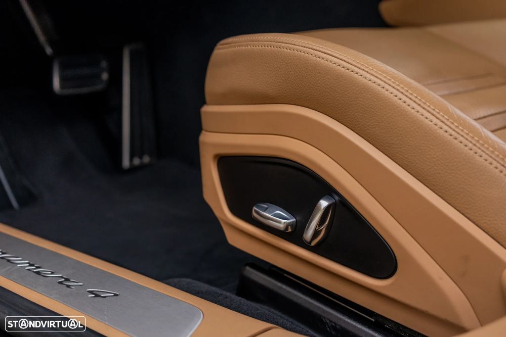 Porsche Panamera Sport Turismo 4 E-Hybrid - 29