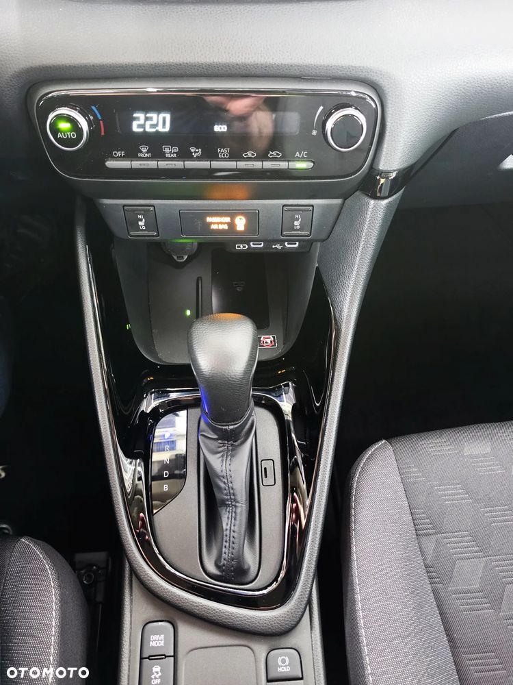 Toyota Yaris Hybrid 1.5 Style - 26