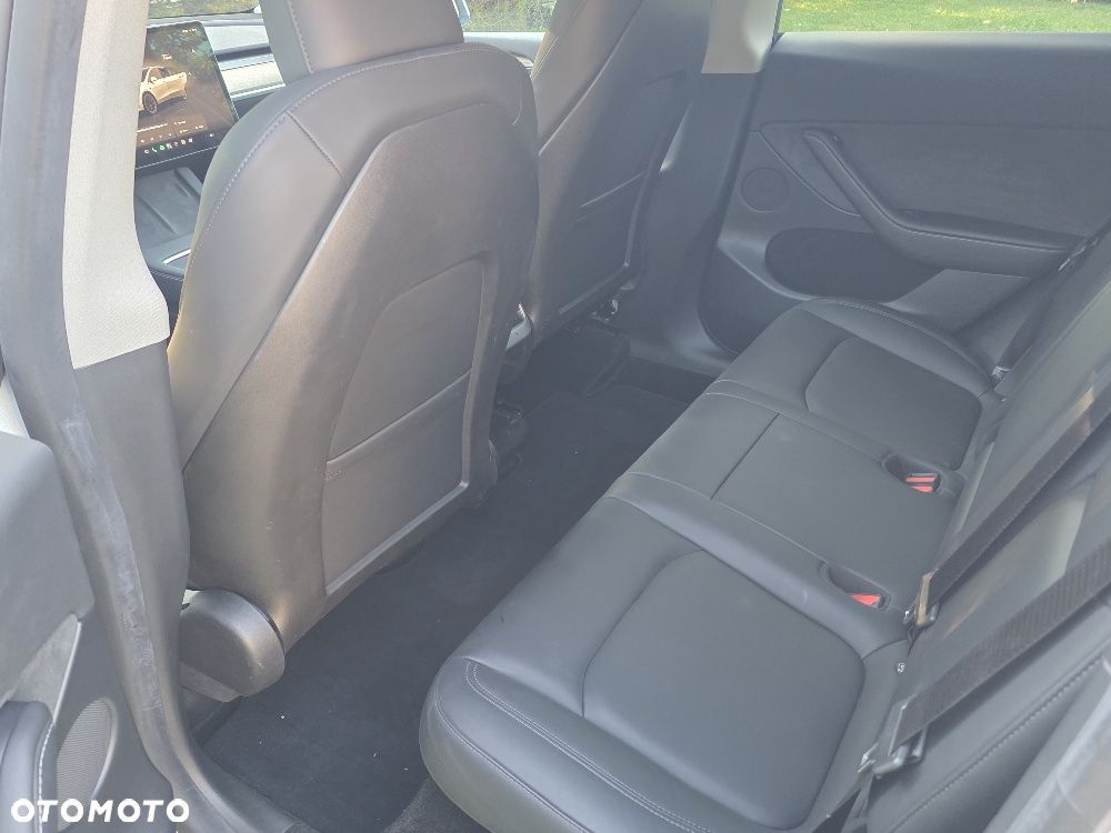 Tesla Model Y Long Range Dual Motor AWD - 26